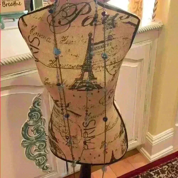 Beautiful New Condition Necklaces OS - Picture 5 of 5